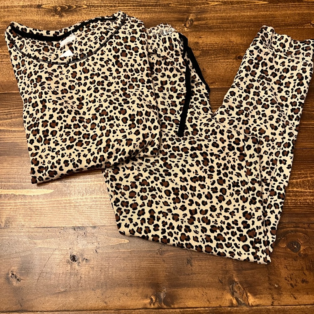 Two piece lounge, or pajama set!